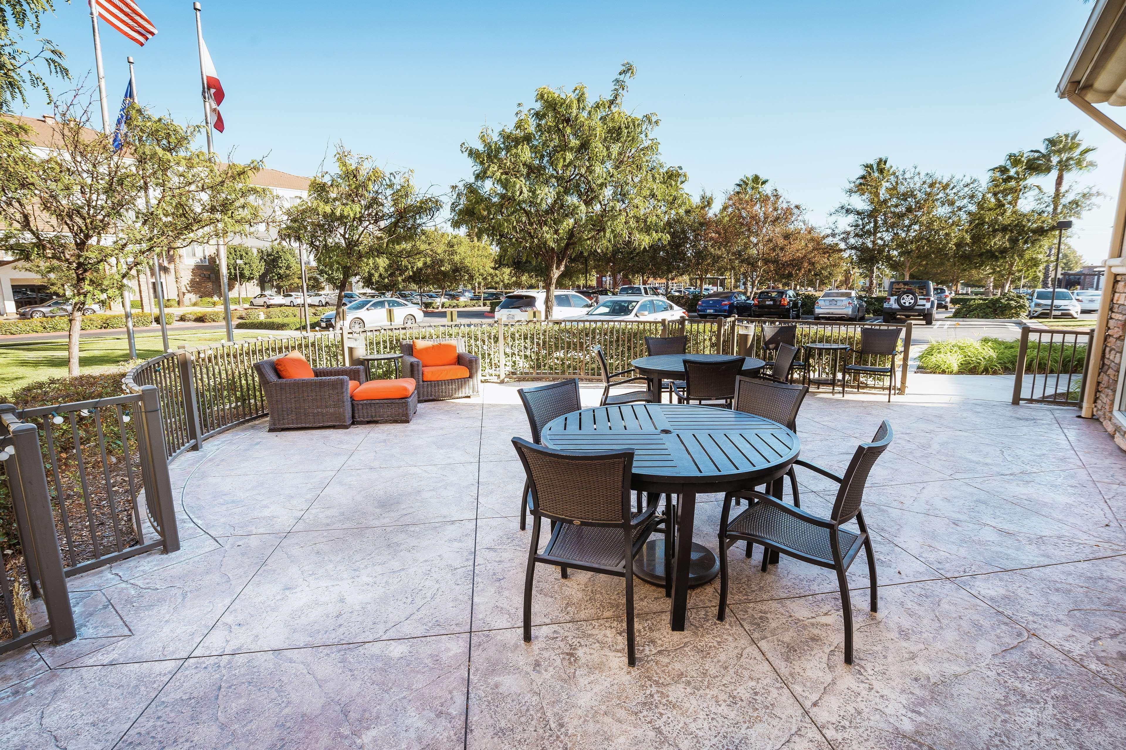 Hilton Garden Inn Ontario Rancho Cucamonga Extérieur photo