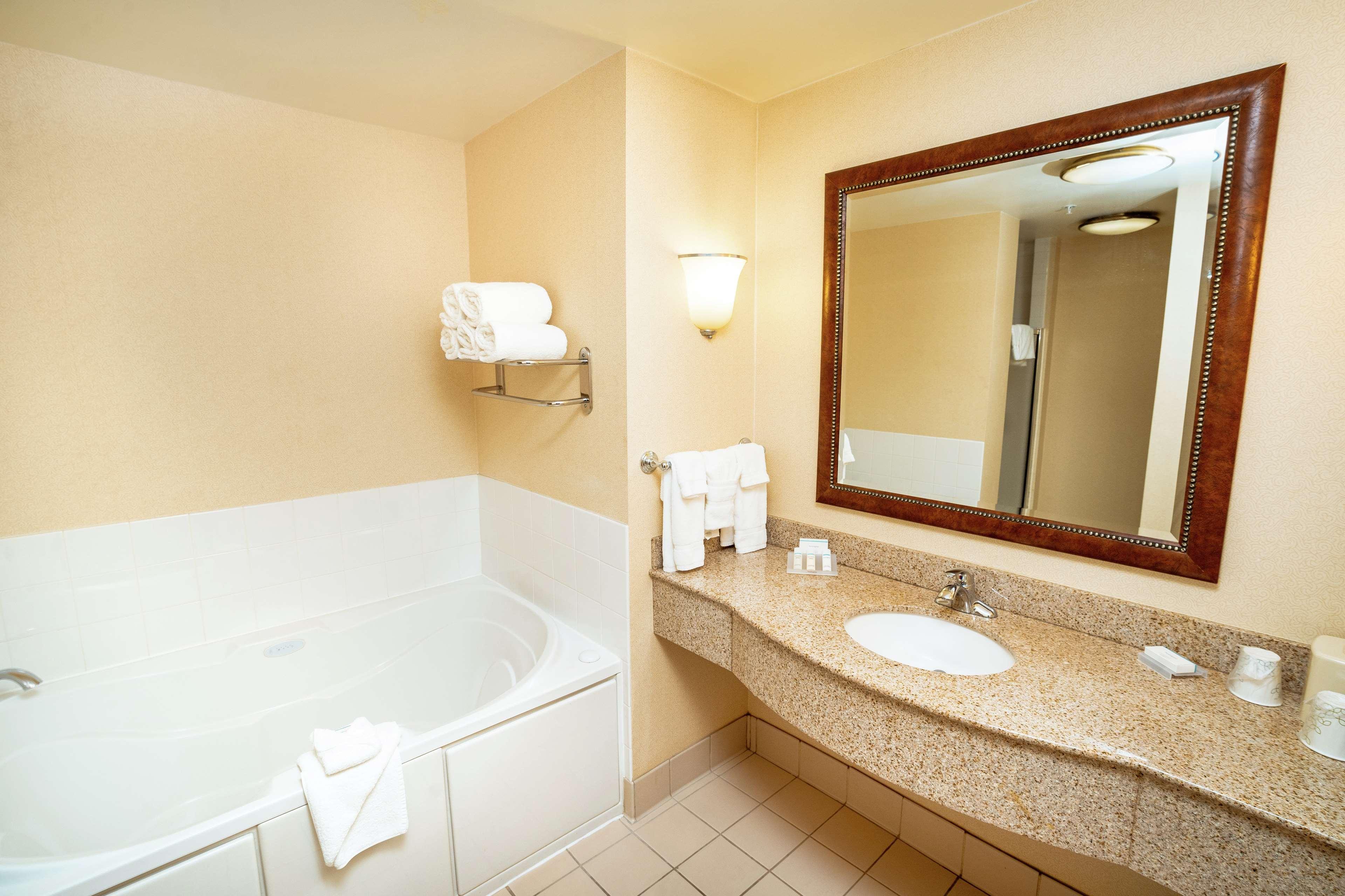 Hilton Garden Inn Ontario Rancho Cucamonga Extérieur photo